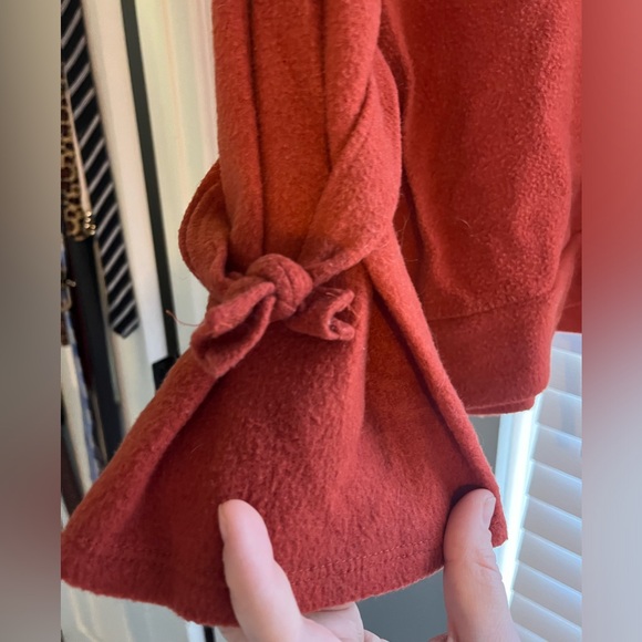 Women’s orange sweater. Size Large - Picture 4 of 4